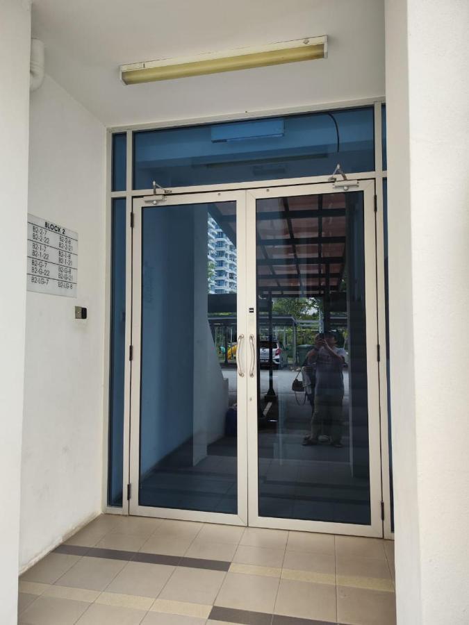 Kampong Sungai Buah Putra 1 Pool Homestay Bandar Seri Putra מראה חיצוני תמונה