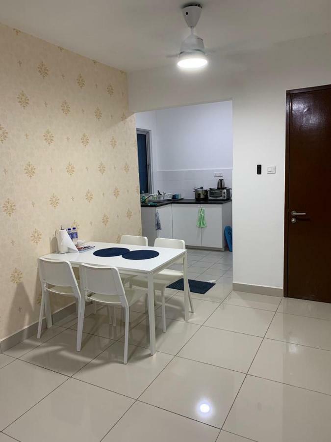 Kampong Sungai Buah Putra 1 Pool Homestay Bandar Seri Putra מראה חיצוני תמונה